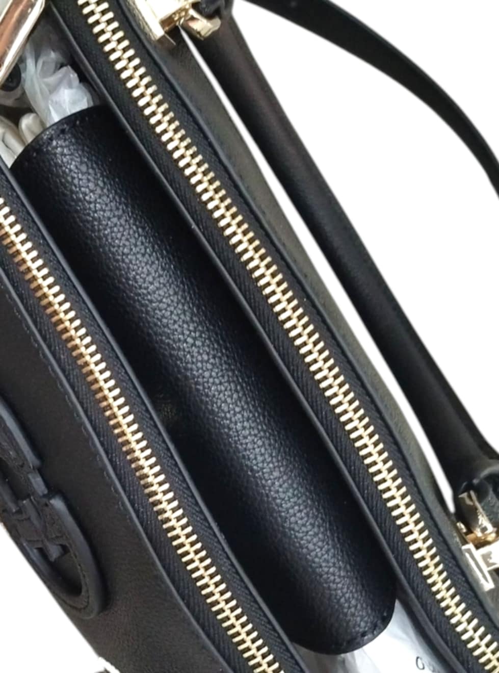BG953606 - BORSA - GUESS?