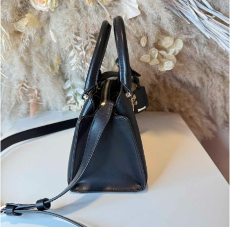 VG989105 - BORSA - GUESS?