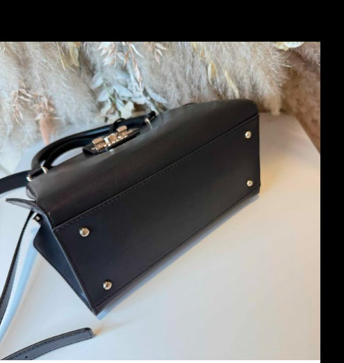 VG989105 - BORSA - GUESS?