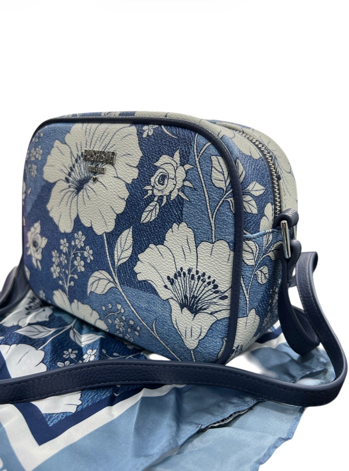 19614 - Tracollina Flower